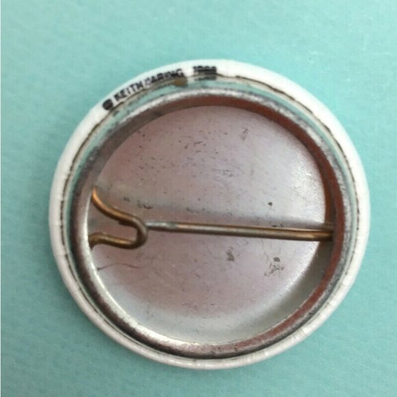 Keith Haring Barking Dog Pin Back Button White Red Black Vintage Pop Art - Picture 3 of 5